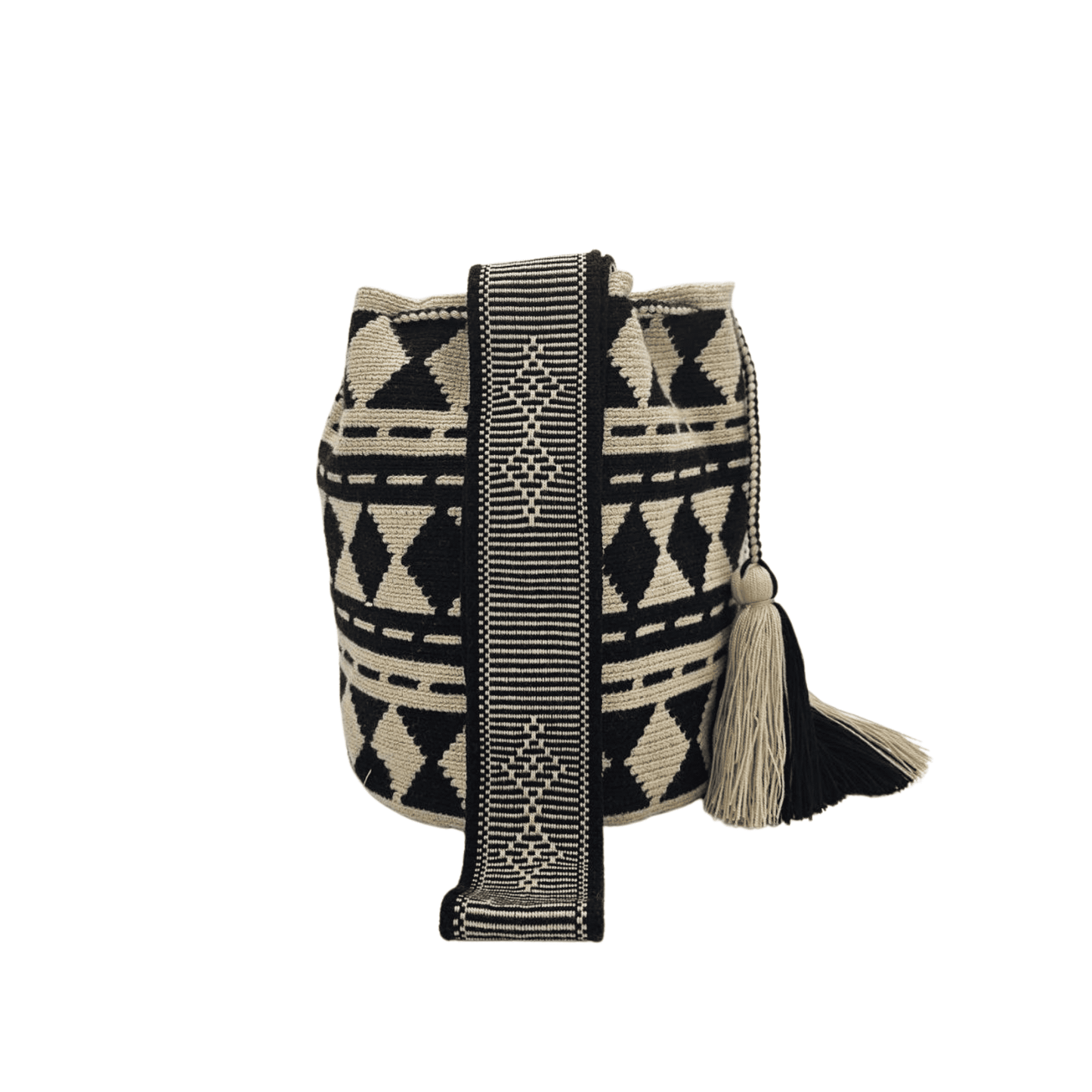 Wayuu bag in beige and black featuring a geometric design, handcrafted by Colombian artisans.