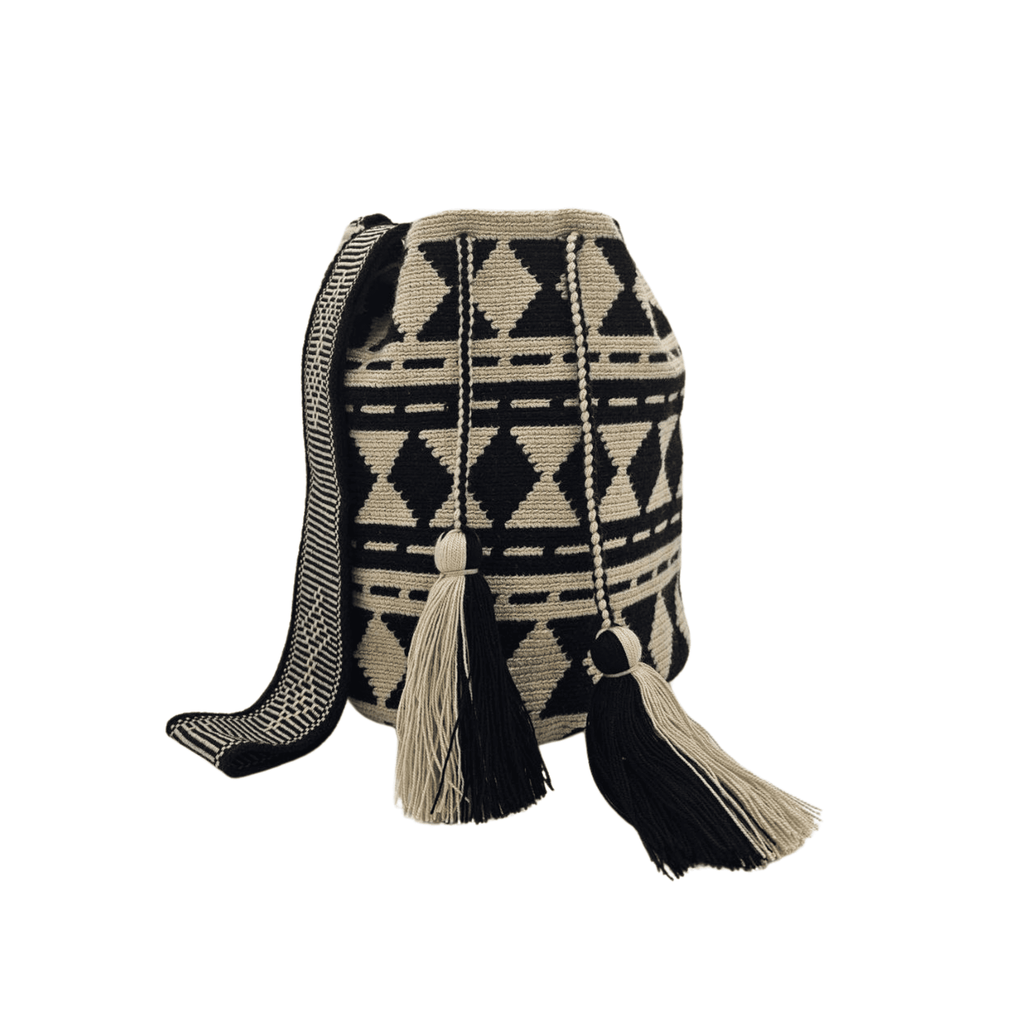 Wayuu bag in beige and black featuring a geometric design, handcrafted by Colombian artisans.