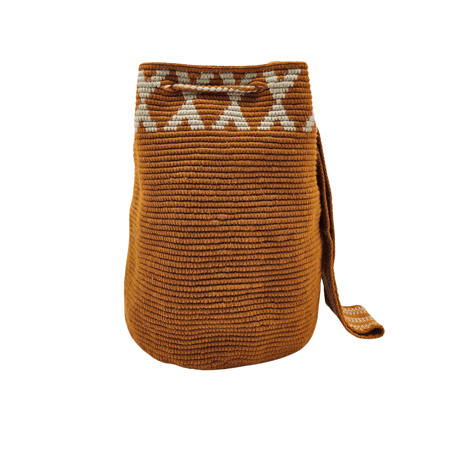 Handwoven Wayuu bag in a rich terracotta hue with intricate beige geometric patterns along the top. Featuring a braided shoulder strap and two decorative tassels, this Colombian handmade bag is crafted using traditional Wayuu crochet techniques.