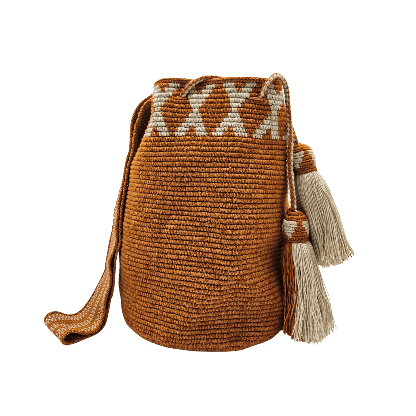 Handwoven Wayuu bag in a rich terracotta hue with intricate beige geometric patterns along the top. Featuring a braided shoulder strap and two decorative tassels, this Colombian handmade bag is crafted using traditional Wayuu crochet techniques.