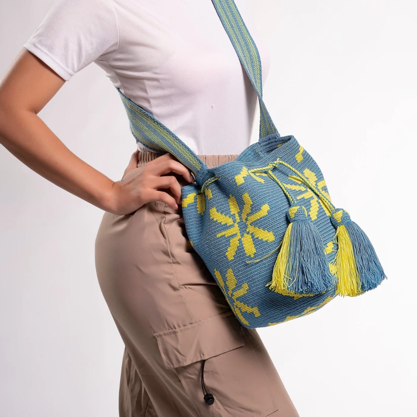 Handmade Wayuu bag by Wayuu artisans, this unique bag in cobalt blue and yellow with a flowers design is perfect for everyday use.