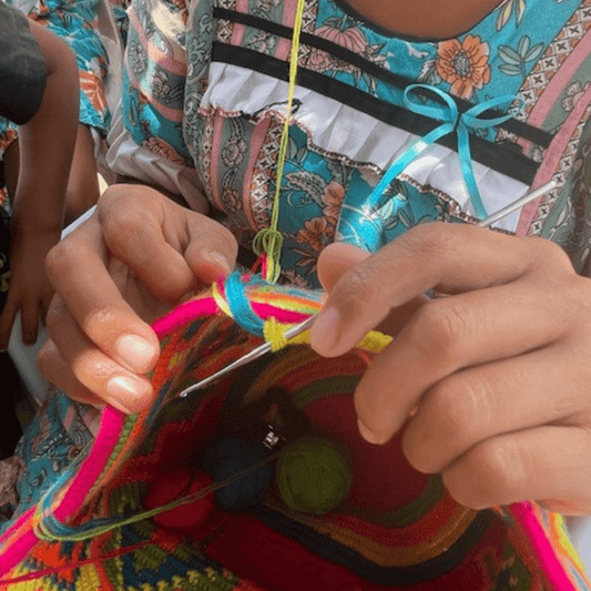 Wayuu Women artisans makes the Wayuu bags