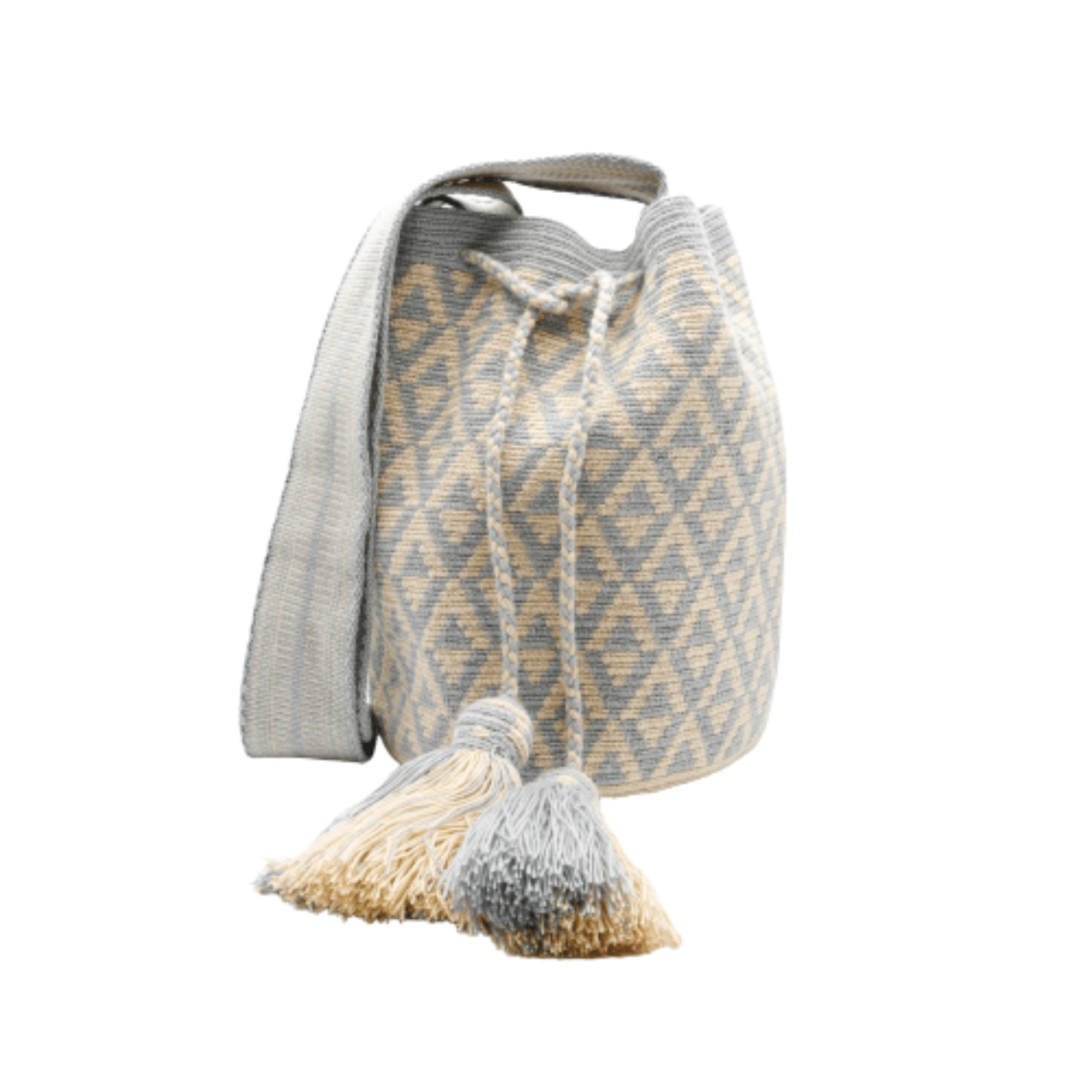 Discover the exquisite Amaia Wayuu Bag from Colombia, a captivating blend of gray and beige. Shop our premium selection of Wayuu bags and bring a touch of Colombian craftsmanship to the world.