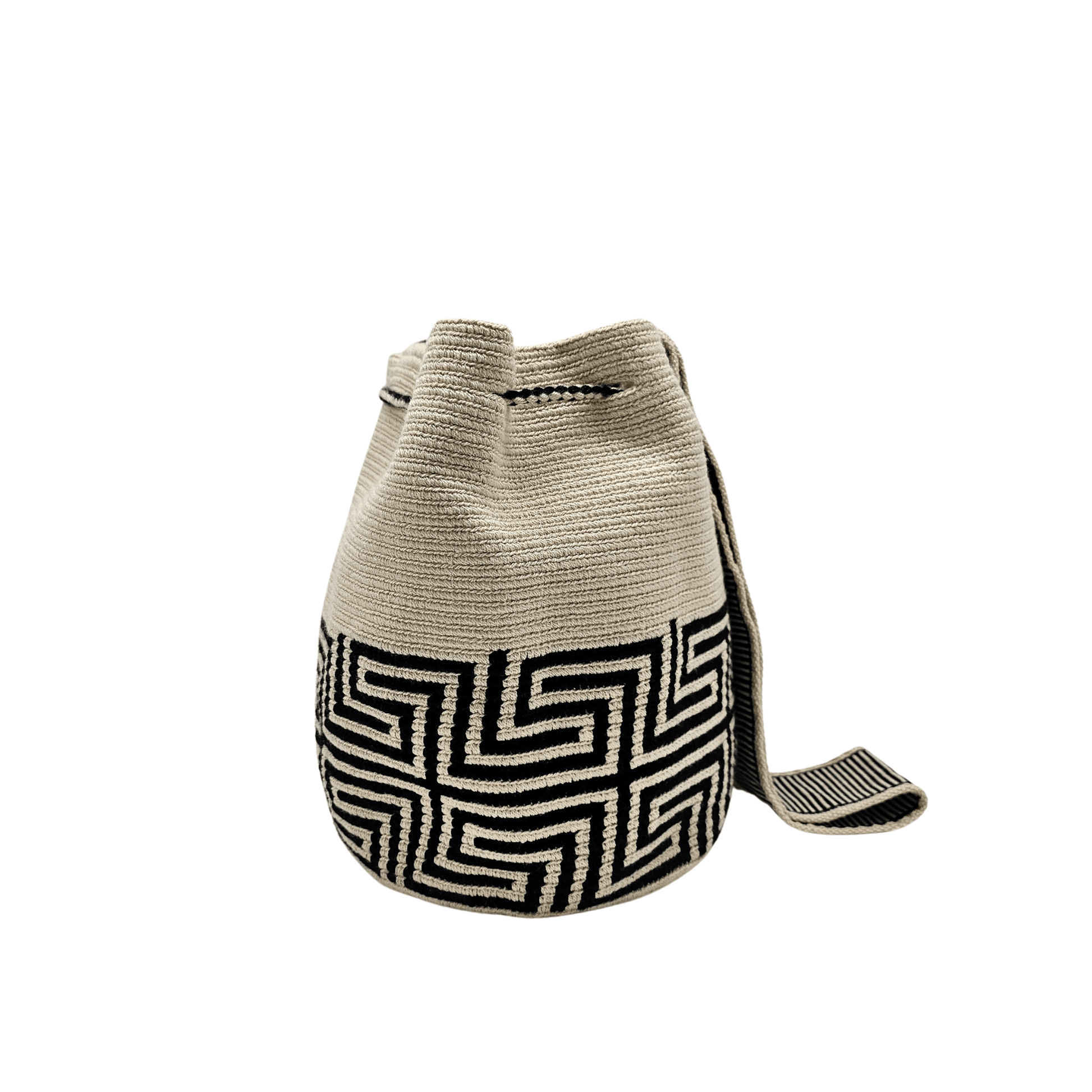 Handmade Wayuu bag by Wayuu artisans, this unique bag in beige and black tones with a pre-Columbian geometric design is perfect for everyday use.