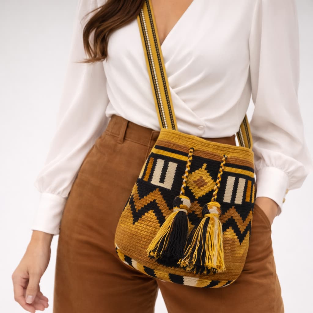 Colombia Wayuu bag with geometric designs and earth colors