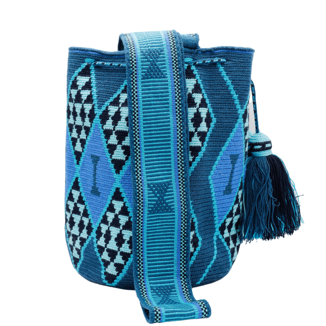 Flora Wayuu bags showcasing a range of blue shades and distinctive diamond patterns.