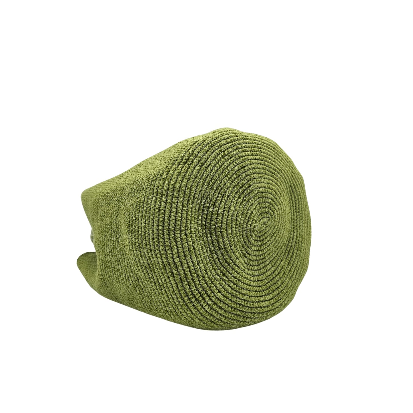 Handmade Wayuu bag in a vibrant green hue, featuring intricate woven details, braided drawstrings, and beige tassels. Ethically crafted by Colombian artisans.