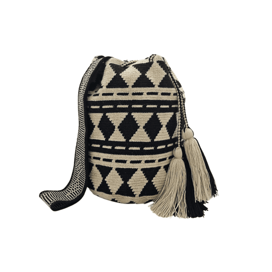 Wayuu bag in beige and black featuring a geometric design, handcrafted by Colombian artisans.