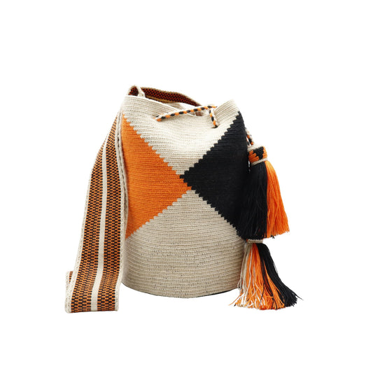 Wayuu bag handmade by artisans in geometric patterns 