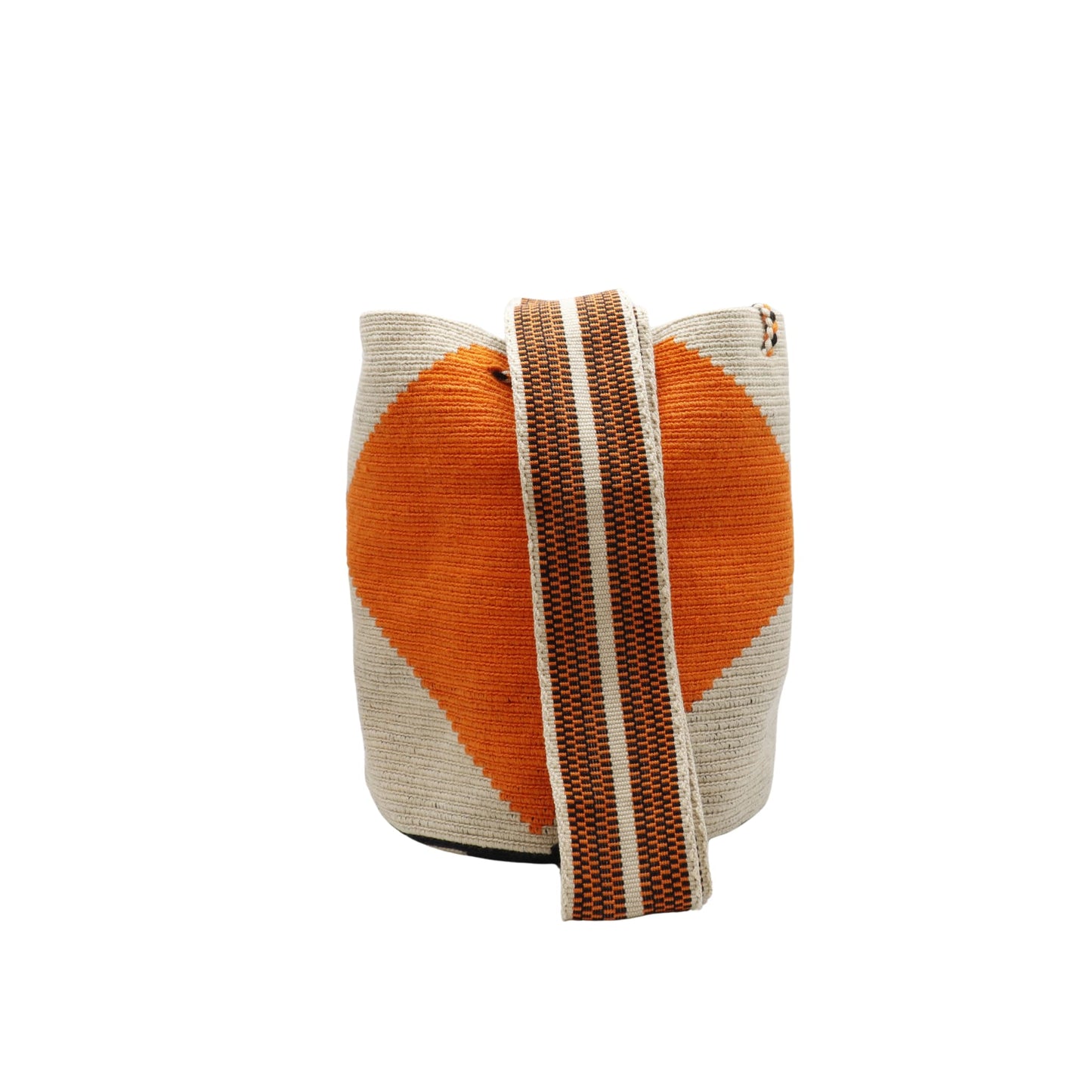 Wayuu bag handmade by artisans in geometric patterns 