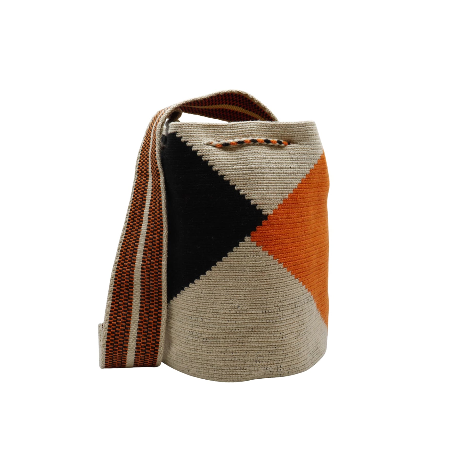 Wayuu bag handmade by artisans in geometric patterns 