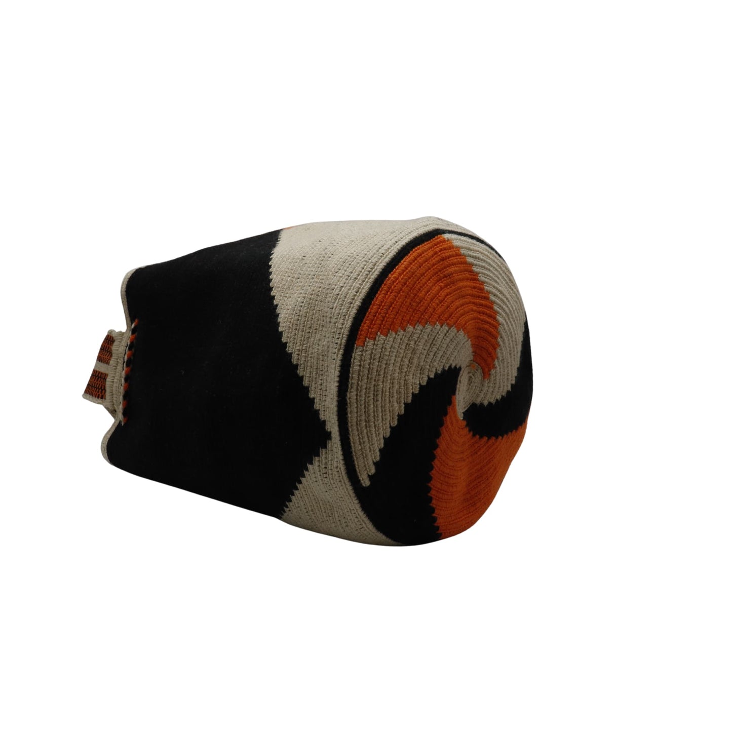 Wayuu bag handmade by artisans in geometric patterns 